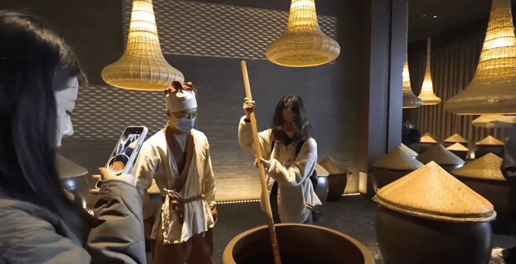 The Media experiences Qianhe soy sauce brewing