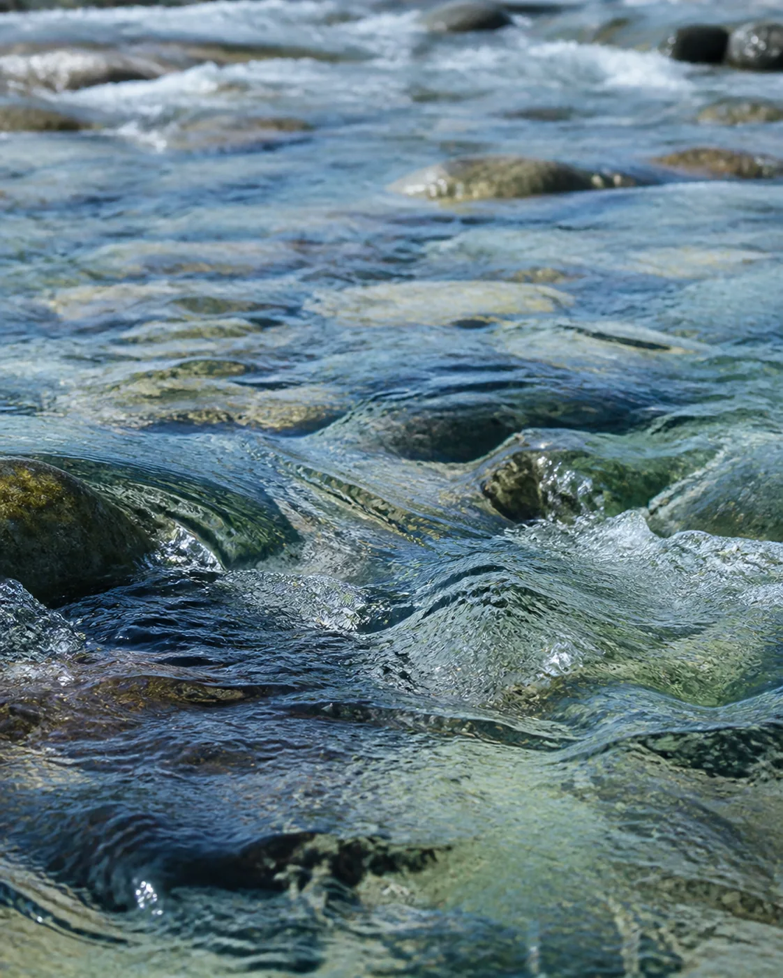 Clear source water flowing through the Minjiang River headwater region